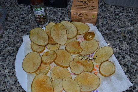 Chuletas sobre cama de Cebolla y Guarnición de Patatas