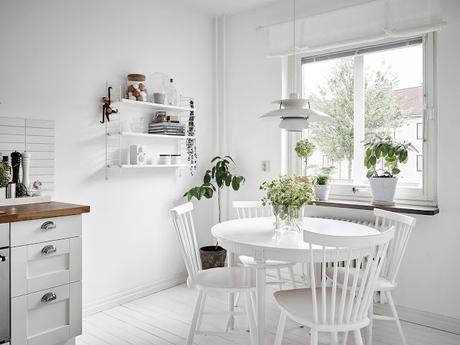 UN APARTAMENTO SENCILLO Y LUMINOSO