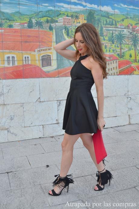 TODO AL NEGRO CON UN POCO DE ROJO