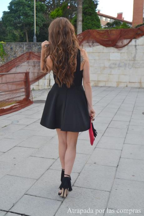 TODO AL NEGRO CON UN POCO DE ROJO