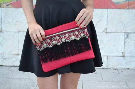 TODO AL NEGRO CON UN POCO DE ROJO