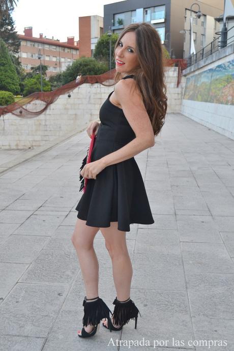 TODO AL NEGRO CON UN POCO DE ROJO