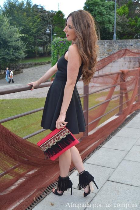 TODO AL NEGRO CON UN POCO DE ROJO