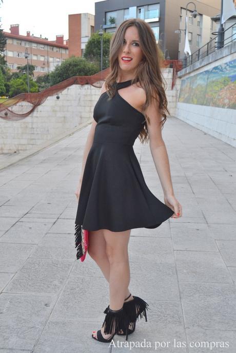 TODO AL NEGRO CON UN POCO DE ROJO