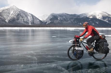Escenario de las modernas bicicletas para cicloturismo (con estilo para carretera): Detalles y características