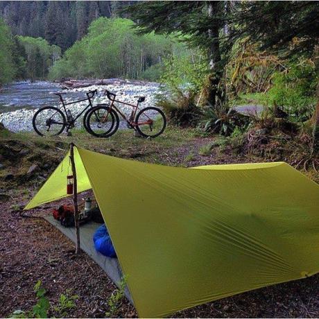 Escenario de las modernas bicicletas para cicloturismo (con estilo para carretera): Detalles y características