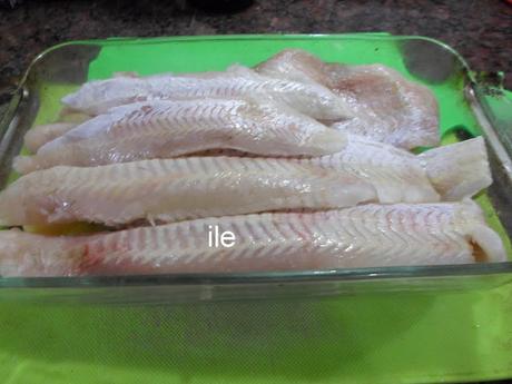 Pescado, papas y salsa de espinaca