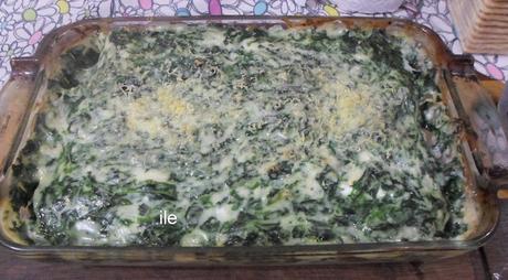 Pescado, papas y salsa de espinaca