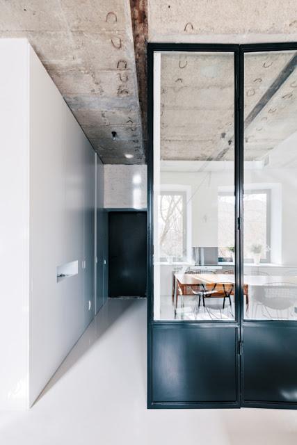 Blanco y negro en el diseño interior de apartamento en Moscú