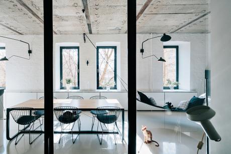 Blanco y negro en el diseño interior de apartamento en Moscú