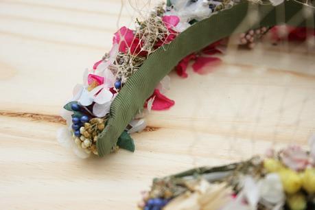 DEF Deco - Decorar en familia: Diy diadema de flores preservadas y secas9