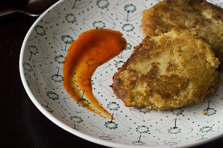 HAMBURGUESAS DE GARBANZOS CON SALSA DE PIMIENTOS DEL PIQUILLO