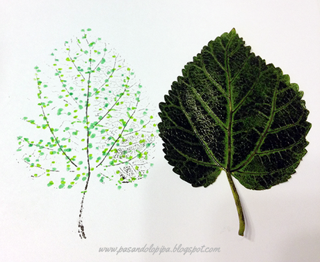 Hoja y dibujo enfrentados