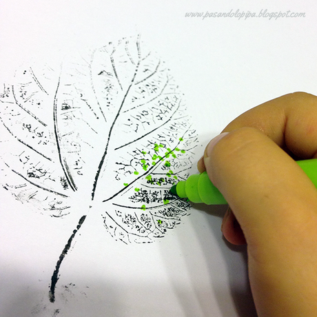 Pintar hojas al árbol