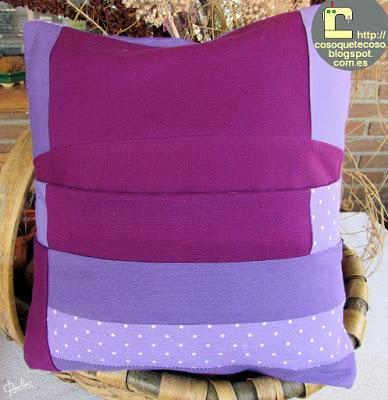 Cojín con la letra T de Vanessa Ouache