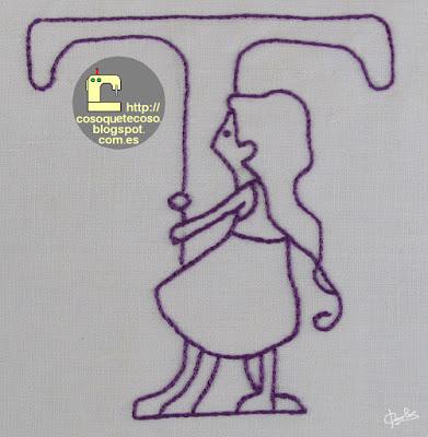 Cojín con la letra T de Vanessa Ouache