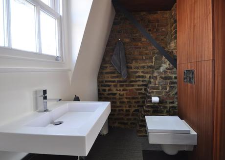 Reforma y anexo acristalado en vivienda histórica de Londres