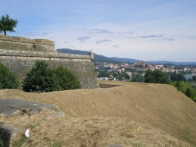 DE TUY A VALENÇA DO MINHO: MONUMENTAL ENTRADA A PORTUGALL...