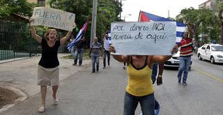 Damas de Blanco: dictadura, robo y misa obligatoria [+ videos]