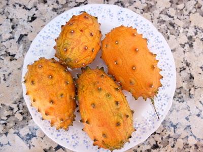 KIWANO, UNA EXTRAÑA FRUTA EN MI HUERTO