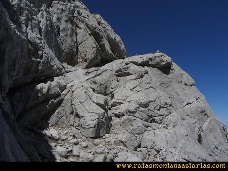 Ruta a la Torre del Friero: Superando pasos en la torre del friero