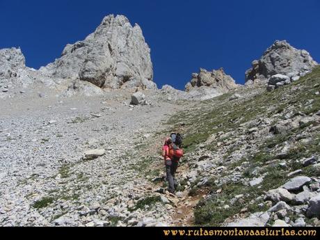 Ruta a la Torre del Friero: Llegando a la Collada Chavida