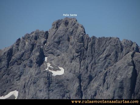 Ruta a la Torre del Friero: Vista de la Peña Santa