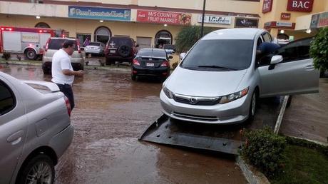 Varios comercios en Condado del Rey han resultado afectados con las lluvias 