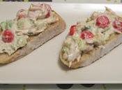 Tostas ensalada pollo