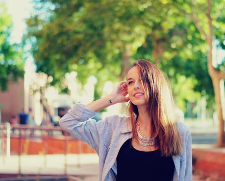 JEANS ROTOS Y CAMISA