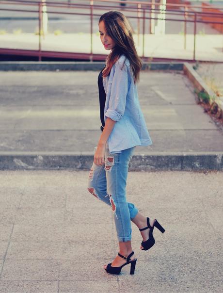 JEANS ROTOS Y CAMISA JEANS ROTOS Y CAMISA