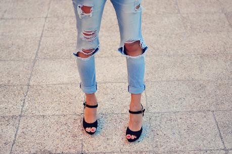 JEANS ROTOS Y CAMISA