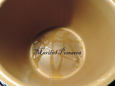 Flamenquines de pan bimbo, jamón york y queso con rebozado de pan rallado con queso, ajo y perejil.