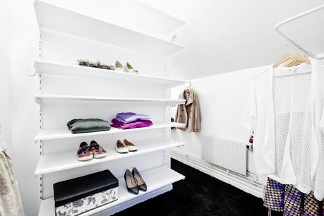 separar el dormitorio estilo nórdico escandinavo distribución diáfana diseño de interiores decoración salones decoración pisos pequeños decoración interiores cocina nordica pequeña blog decoración nórdica 