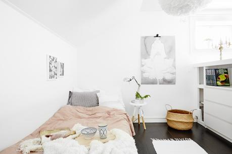 separar el dormitorio estilo nórdico escandinavo distribución diáfana diseño de interiores decoración salones decoración pisos pequeños decoración interiores cocina nordica pequeña blog decoración nórdica 