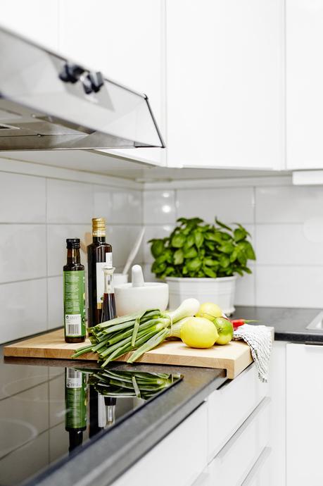 separar el dormitorio estilo nórdico escandinavo distribución diáfana diseño de interiores decoración salones decoración pisos pequeños decoración interiores cocina nordica pequeña blog decoración nórdica 