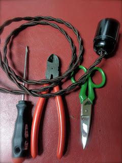 UNA LAMPARA ORIGINAL, PARA ACOMPAÑAR A UNA PIZARRA