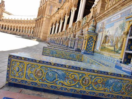 Los bancos de la Plaza de España (1).