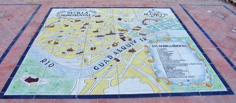 Los banco de la Plaza de España (2): Sevilla Monumental.