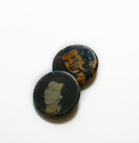 punk's not dead vintage pins