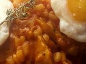 Arroz pollo huevos codorniz.