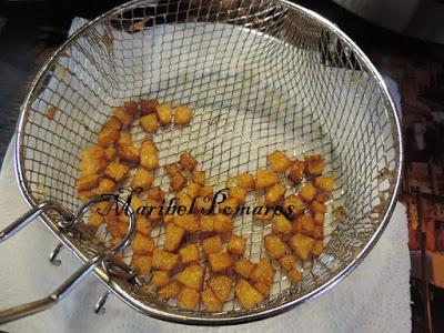 Bacalao rebozado con calabaza frita y patatas paja.