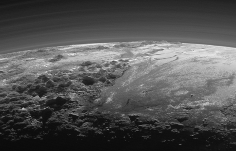 Las nuevas imágenes de Plutón muestran paisajes realmente increíbles