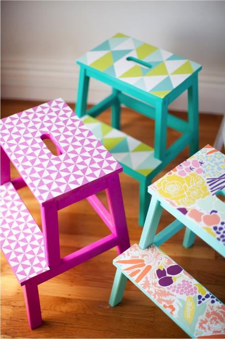 DIY: Personaliza los taburetes Bekvam de Ikea con papel de pared y chalk paint