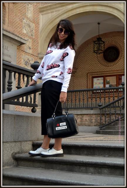 LO QUE TE HACE DIFERENTE TE HACE ESPECIAL