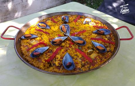 Paella mixta de pollo y marisco