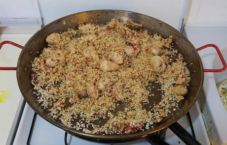 Paella mixta de pollo y marisco