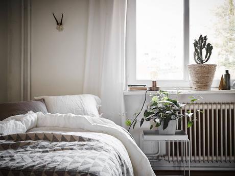 Atmósfera de otoño en un pequeño apartamento