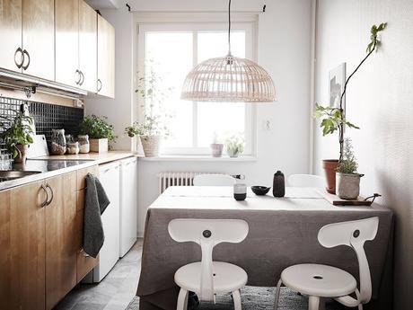 Atmósfera de otoño en un pequeño apartamento