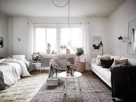 Atmósfera de otoño en un pequeño apartamento